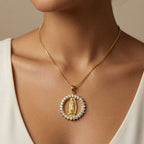 Pingente Nossa Senhora de Guadalupe Zircônia Cristal | Banho Ouro 18k