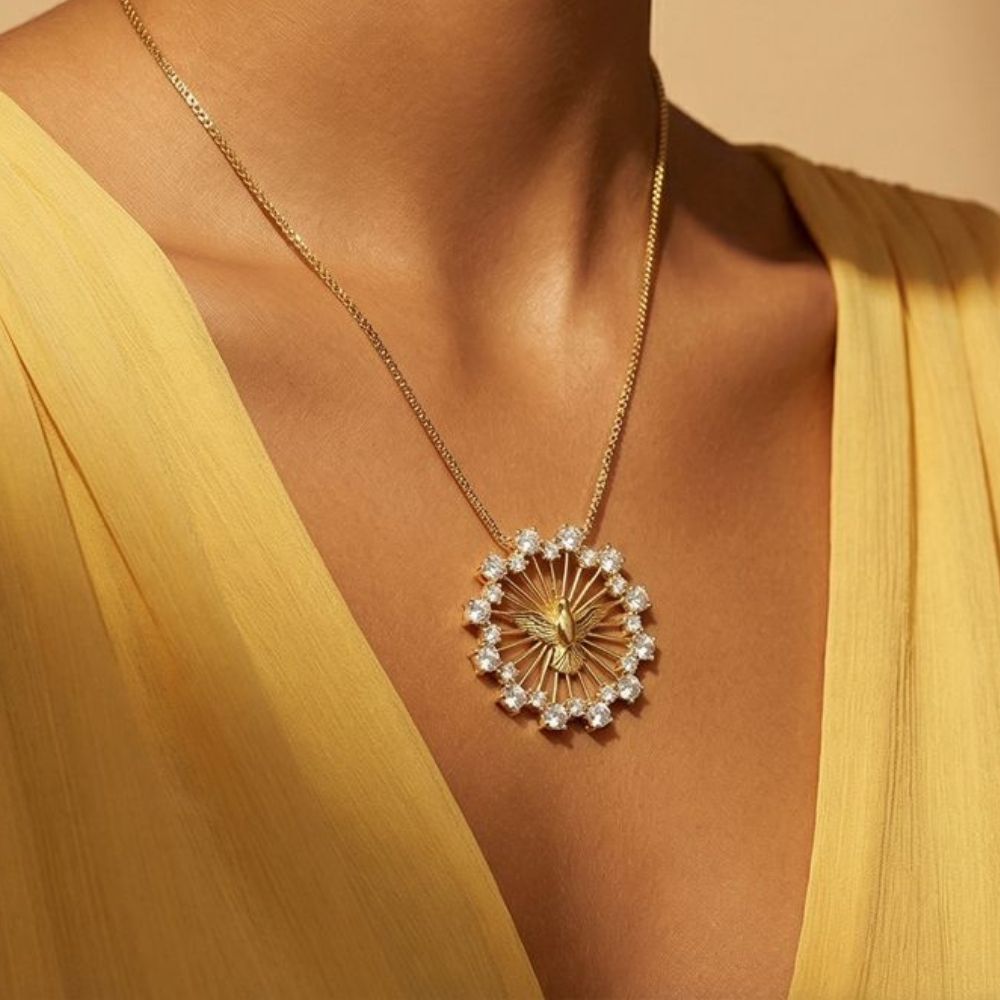 Pingente Espírito Santo Cravejado Zircônia Cristal | Banho Ouro 18k