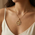 Pingente Espírito Santo Contorno Zircônia Cristal | Banho Ouro 18k