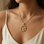 Pingente Espírito Santo Contorno Zircônia Cristal | Banho Ouro 18k