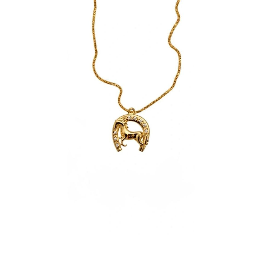Pingente Ferradura Com Cavalo Cravejado Zircônia Cristal | Banho Ouro 18k
