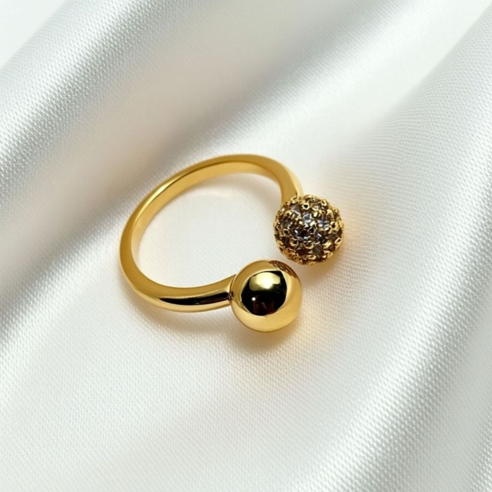 Anel Esfera Lisa Cravejada Zircônia Cristal | Banho Ouro 18k